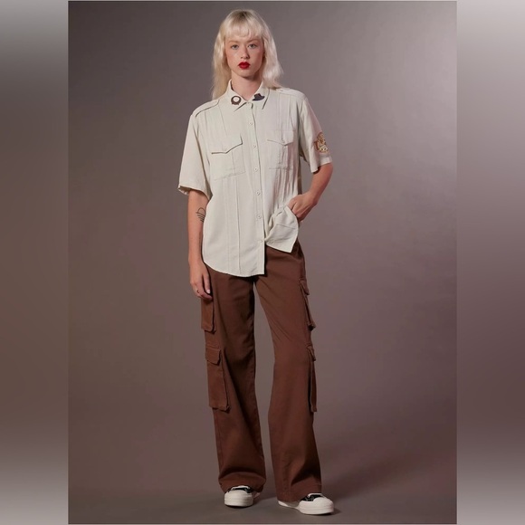 Her Universe Indiana Jones Expedition Woven Button-Up Cosplay - Picture 4 of 14